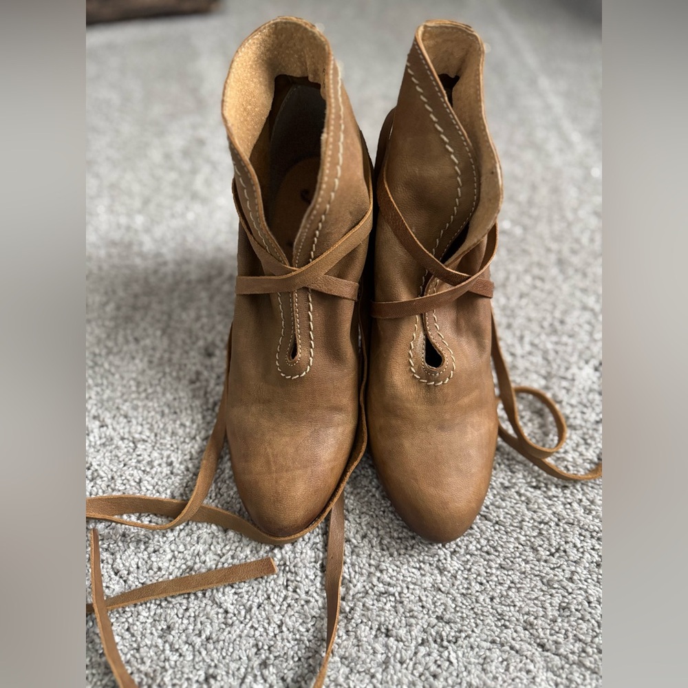 Free People tie leather brown booties heel boho unique sz 5.5 (36)
